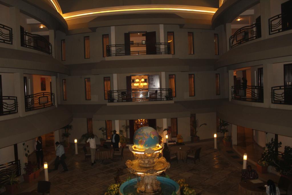 Hotel ルブンバシ エクステリア 写真